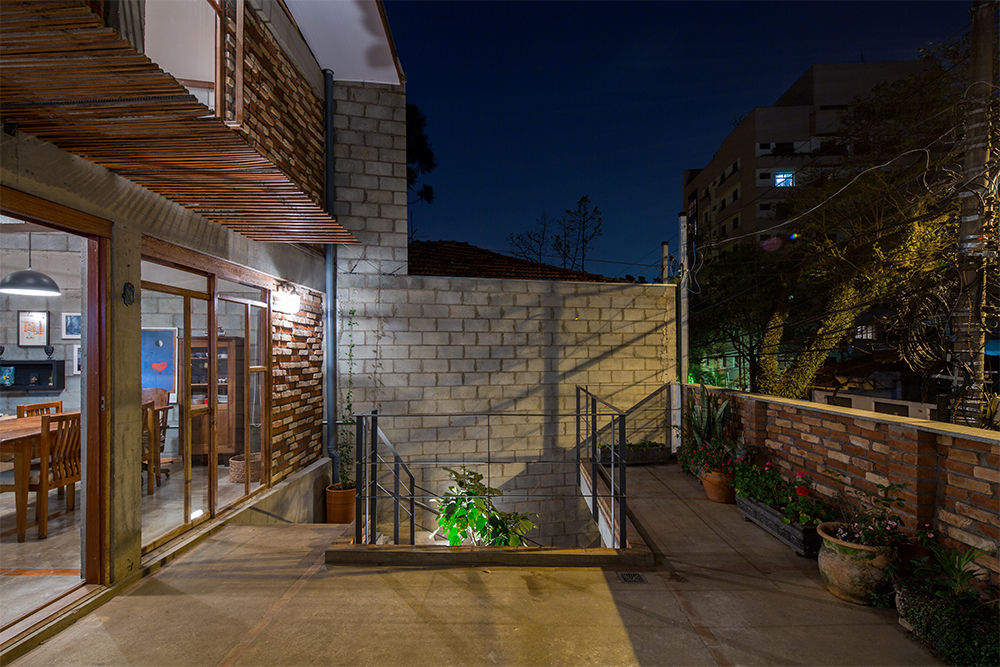 Casa Rua Madalena Grupo Garoa Arquitetos associados Varandas, alpendres e terraços modernos Concreto
