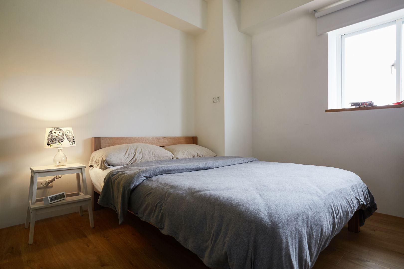 簡潔的日式風格清爽舒適 homify Modern style bedroom Solid Wood Multicolored