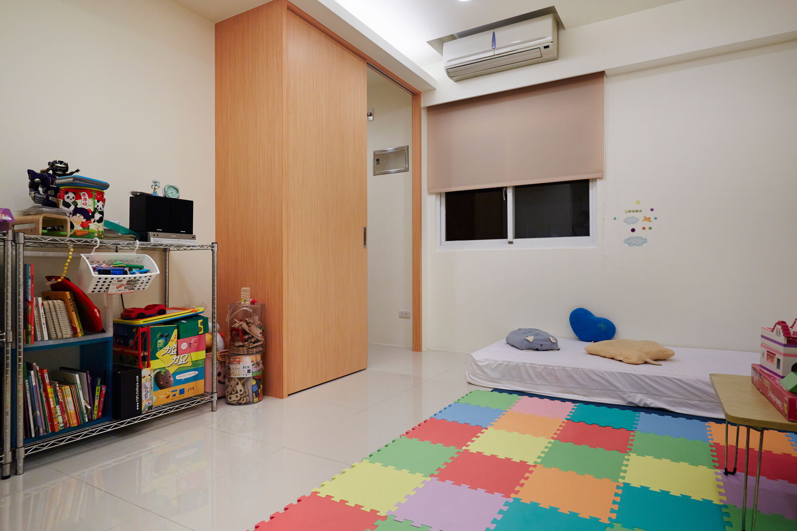 孩子需要的是活動的空間而不是精緻的裝飾 弘悅國際室內裝修有限公司 Nursery/kid’s room Wood Wood effect