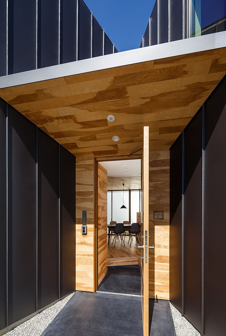 haus-duo, 一級建築士事務所haus 一級建築士事務所haus Scandinavian style corridor, hallway& stairs Wood Wood effect