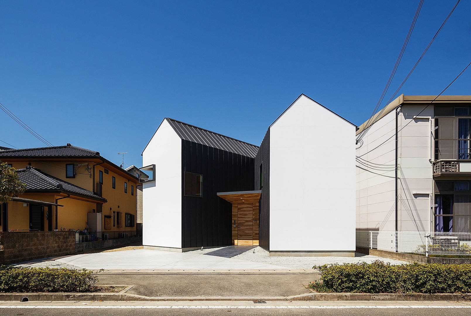 haus-duo 一級建築士事務所haus 北欧風 家 鉄/鋼 外観,ガルバリウム鋼板,ファサード,切妻,シンプル