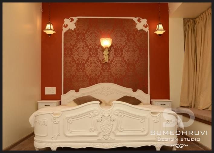 Master Bedroom SUMEDHRUVI DESIGN STUDIO Classic style bedroom