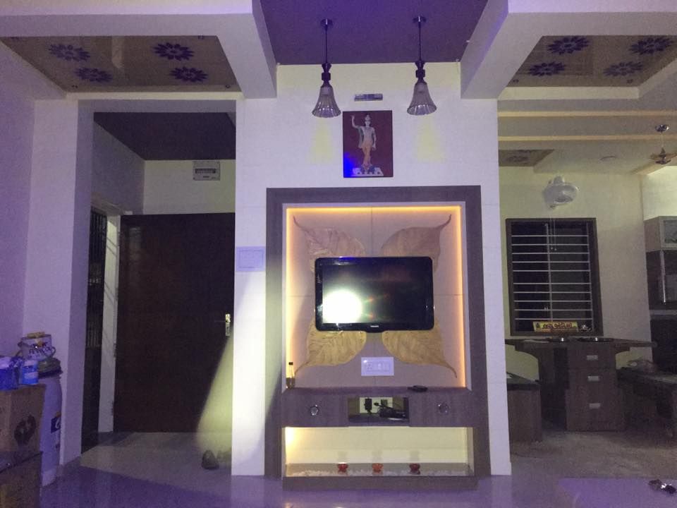 BARDOLI , SURAT , GUJARAT., SHUBHAM CONSULTANT & INTERIOR DESIGNING SHUBHAM CONSULTANT & INTERIOR DESIGNING Modern living room TV stands & cabinets