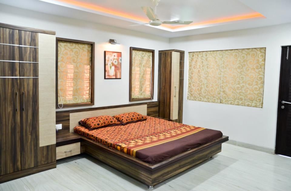 HAZIRA ROAD, SHUBHAM CONSULTANT & INTERIOR DESIGNING SHUBHAM CONSULTANT & INTERIOR DESIGNING Modern style bedroom Beds & headboards