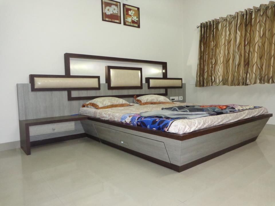 HAZIRA ROAD, SHUBHAM CONSULTANT & INTERIOR DESIGNING SHUBHAM CONSULTANT & INTERIOR DESIGNING Modern style bedroom Beds & headboards