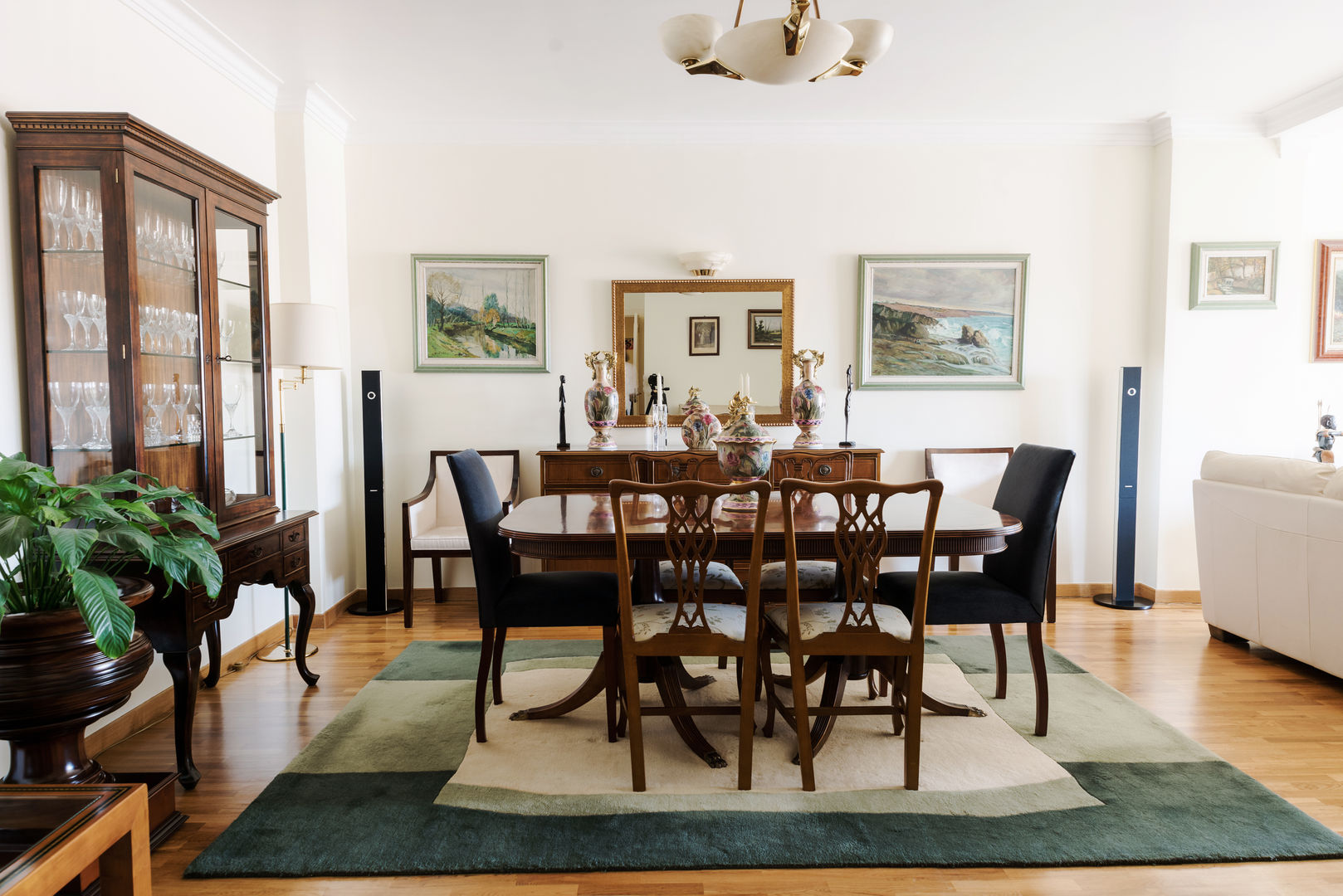 homify Classic style dining room