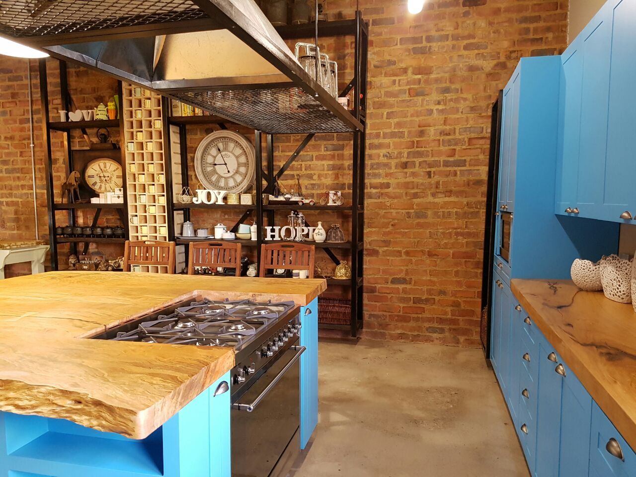 Residential Magaliesburg SA - Industrial Kitchen, HEID Interior Design HEID Interior Design Industrial style kitchen MDF