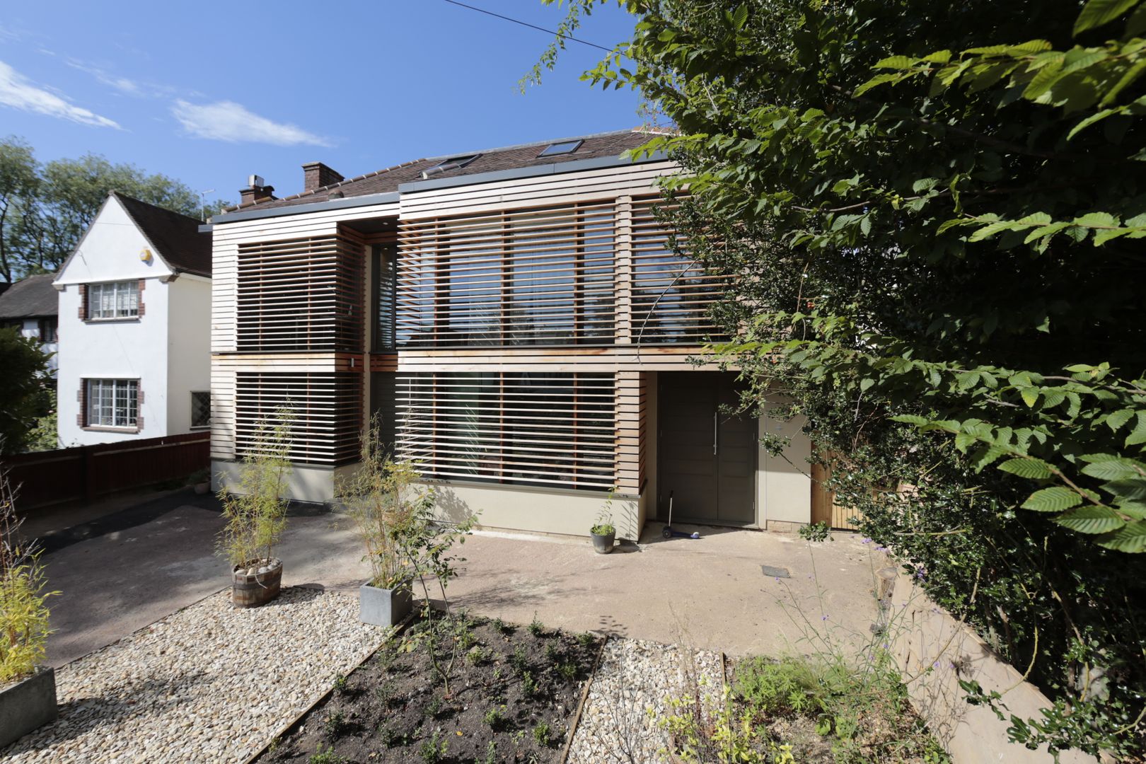 homify Casas de estilo moderno Madera Acabado en madera