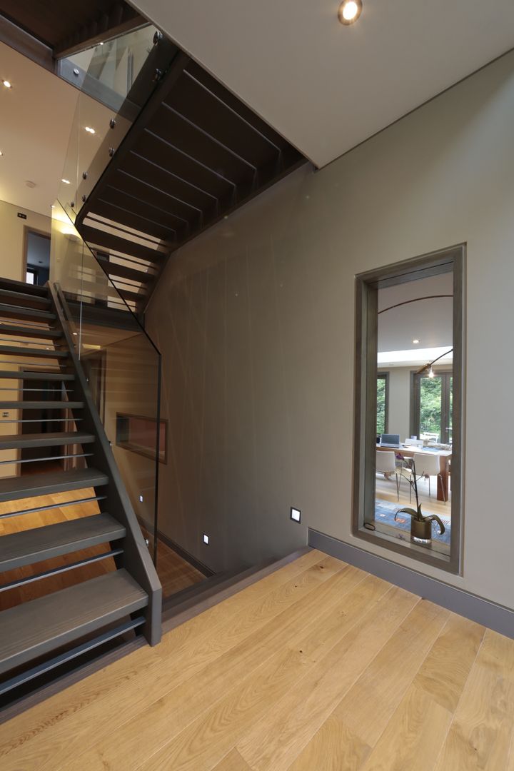 homify Modern Corridor, Hallway and Staircase