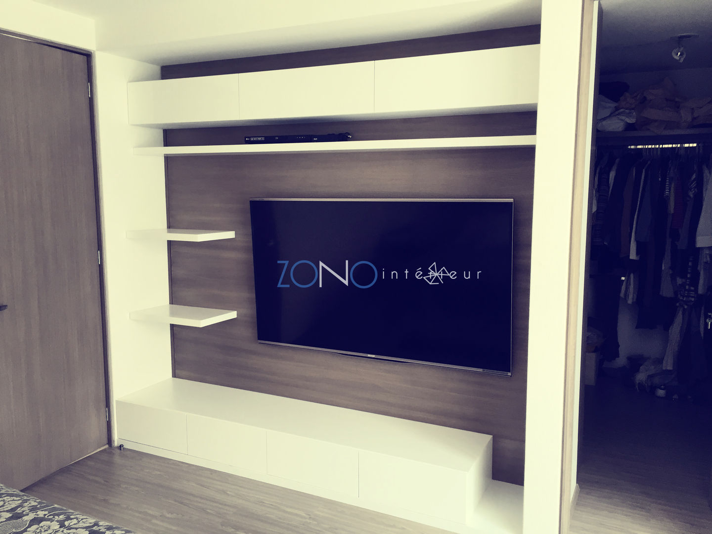 mueble tv Zono Interieur Salas de entretenimiento de estilo moderno Mobiliario