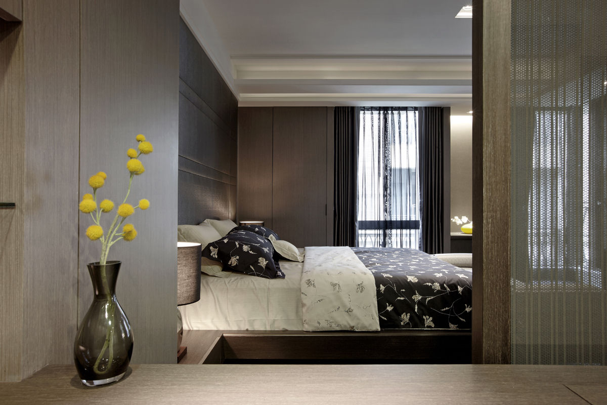 透過夾紗隔坪豐富了視覺感 品茉空間設計(夏川設計) Asian style bedroom Wood Wood effect