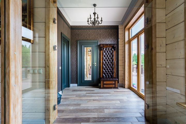 Индивидуальный проект дома из клееного бруса 568 кв.м., GOOD WOOD GOOD WOOD Classic corridor, hallway & stairs