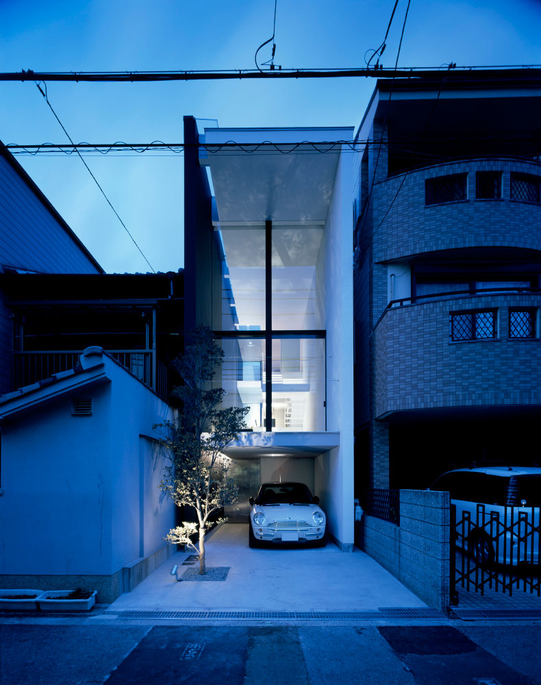 通りの景色を受け入れる家/ House in Showacho, 藤原・室 建築設計事務所 藤原・室 建築設計事務所 Case moderne