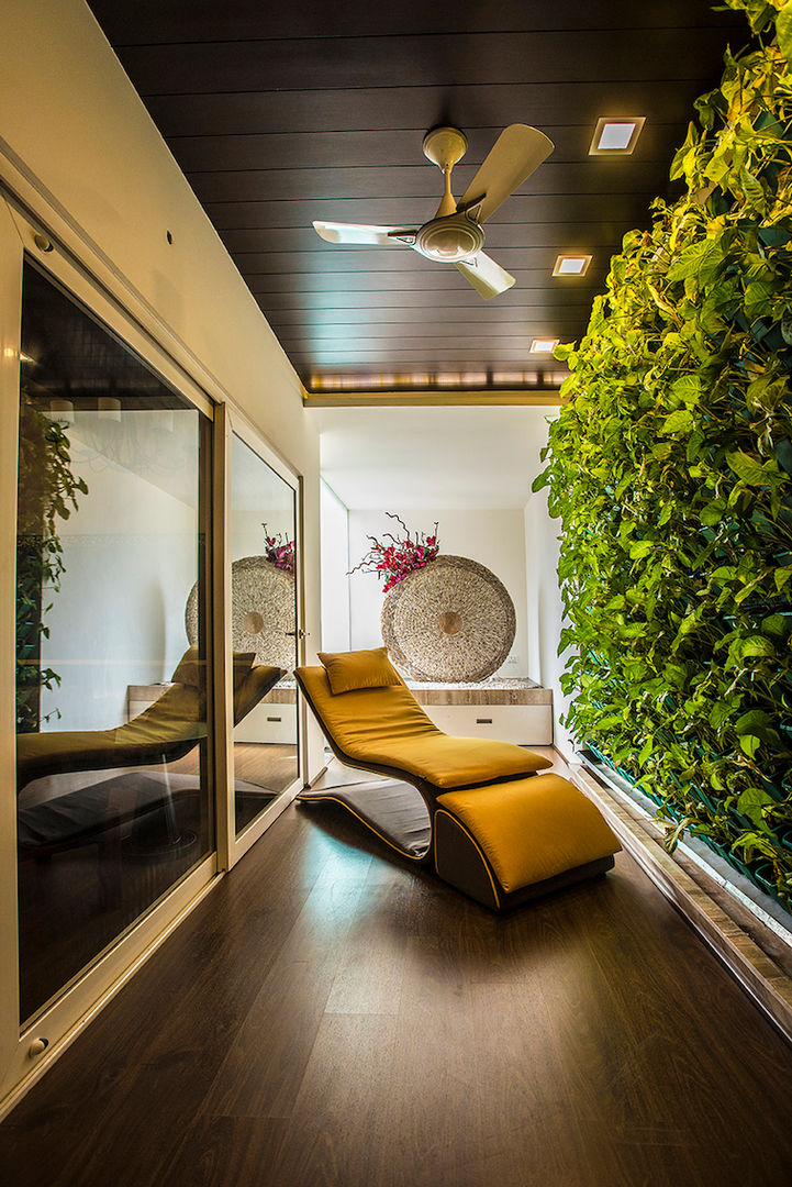 Courtyard Studio An-V-Thot Architects Pvt. Ltd. Modern Terrace