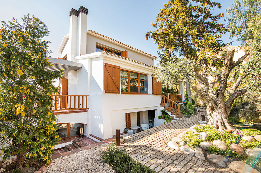 Casa en Sant Pau d'Ordal, Silvia R. Mallafré Silvia R. Mallafré Casas de estilo rural