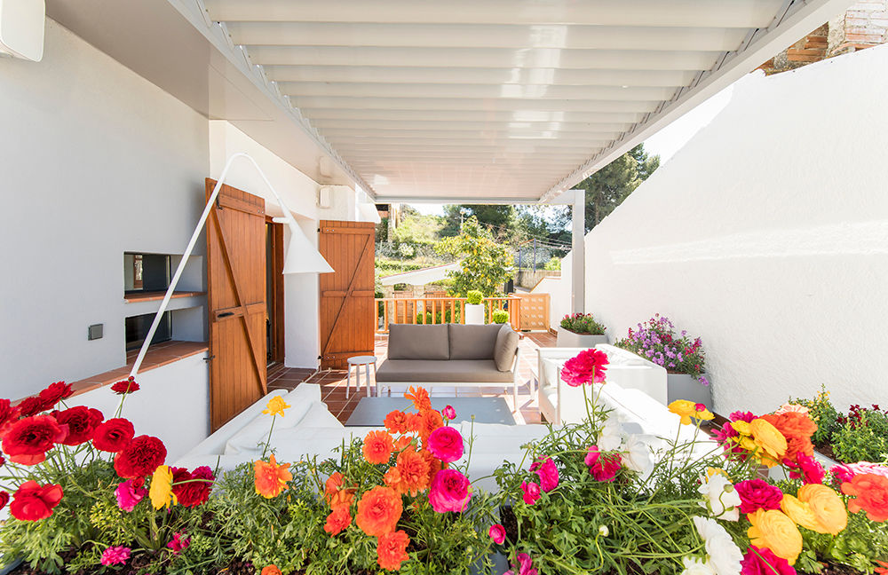 Casa en Sant Pau d'Ordal, Silvia R. Mallafré Silvia R. Mallafré Country style balcony, veranda & terrace