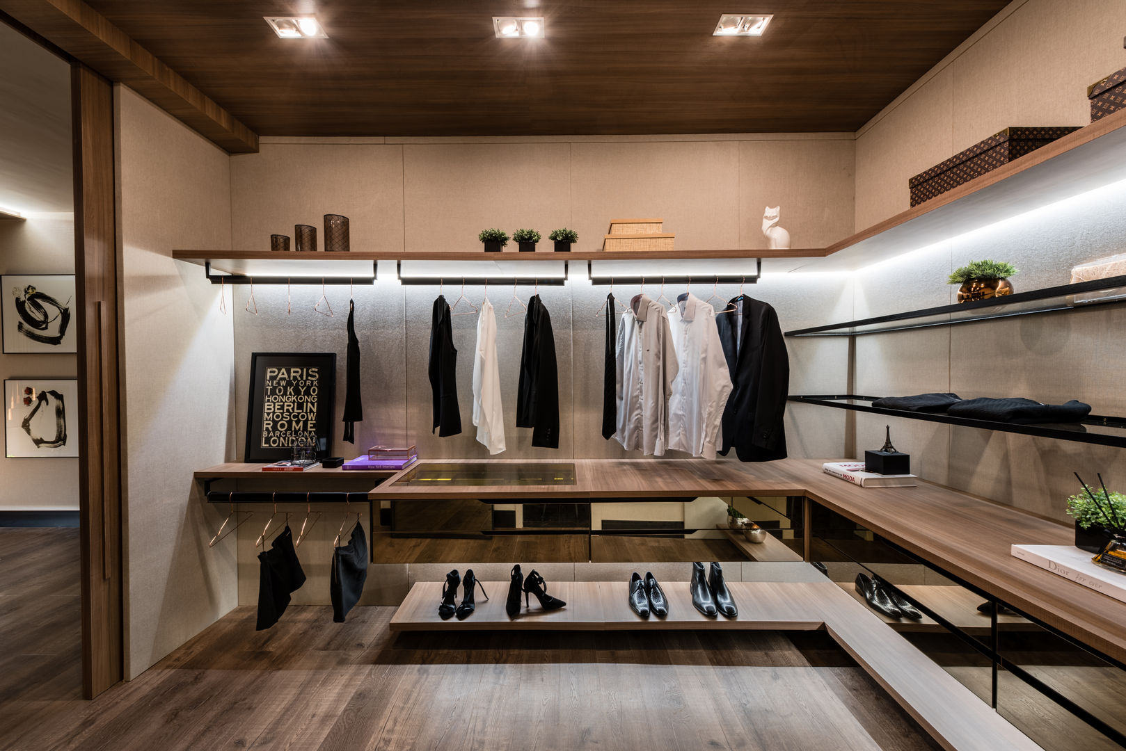 Suite Master, juliano burali arquitetura juliano burali arquitetura Modern dressing room Wood Wood effect