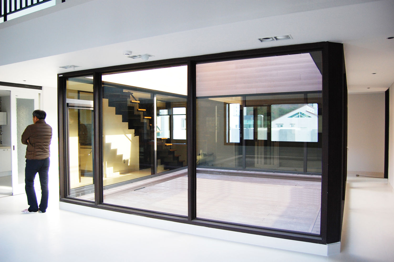 플라츠_울산시 중구 유곡동 470-1 상가주택, AAG architecten AAG architecten Modern conservatory