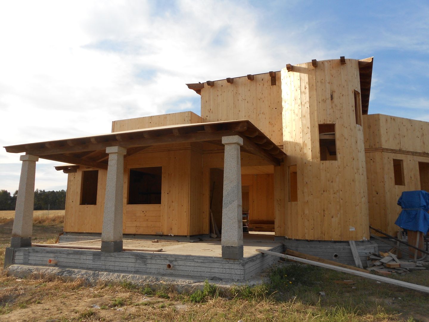 Realizzazione casa in bioedilizia costruita in legno con tecnologia X-lam, SOGEDI costruzioni SOGEDI costruzioni 지중해스타일 주택