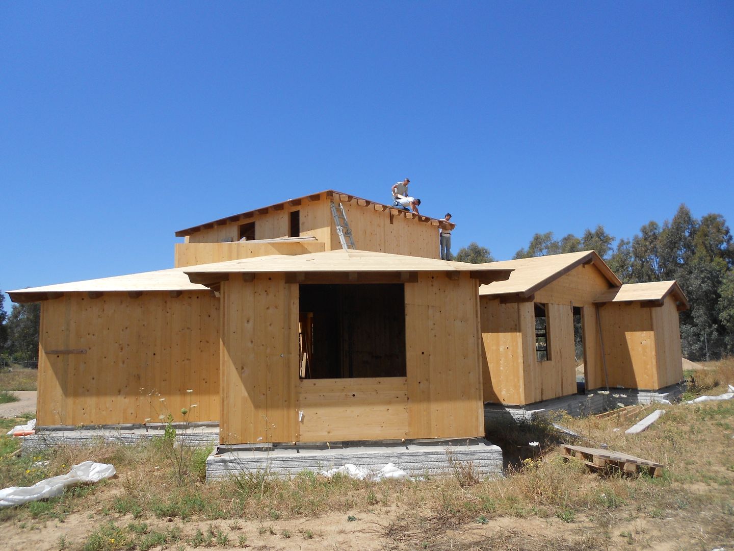 Realizzazione casa in bioedilizia costruita in legno con tecnologia X-lam, SOGEDI costruzioni SOGEDI costruzioni منازل