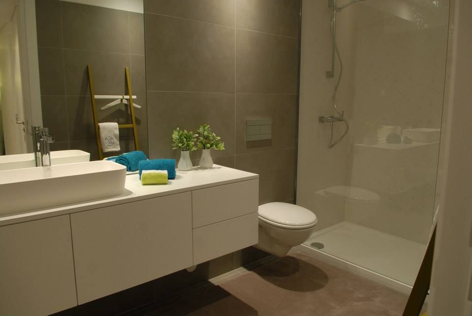 Apartamento em Braga, atmospheras | atelier de interiores atmospheras | atelier de interiores Modern bathroom