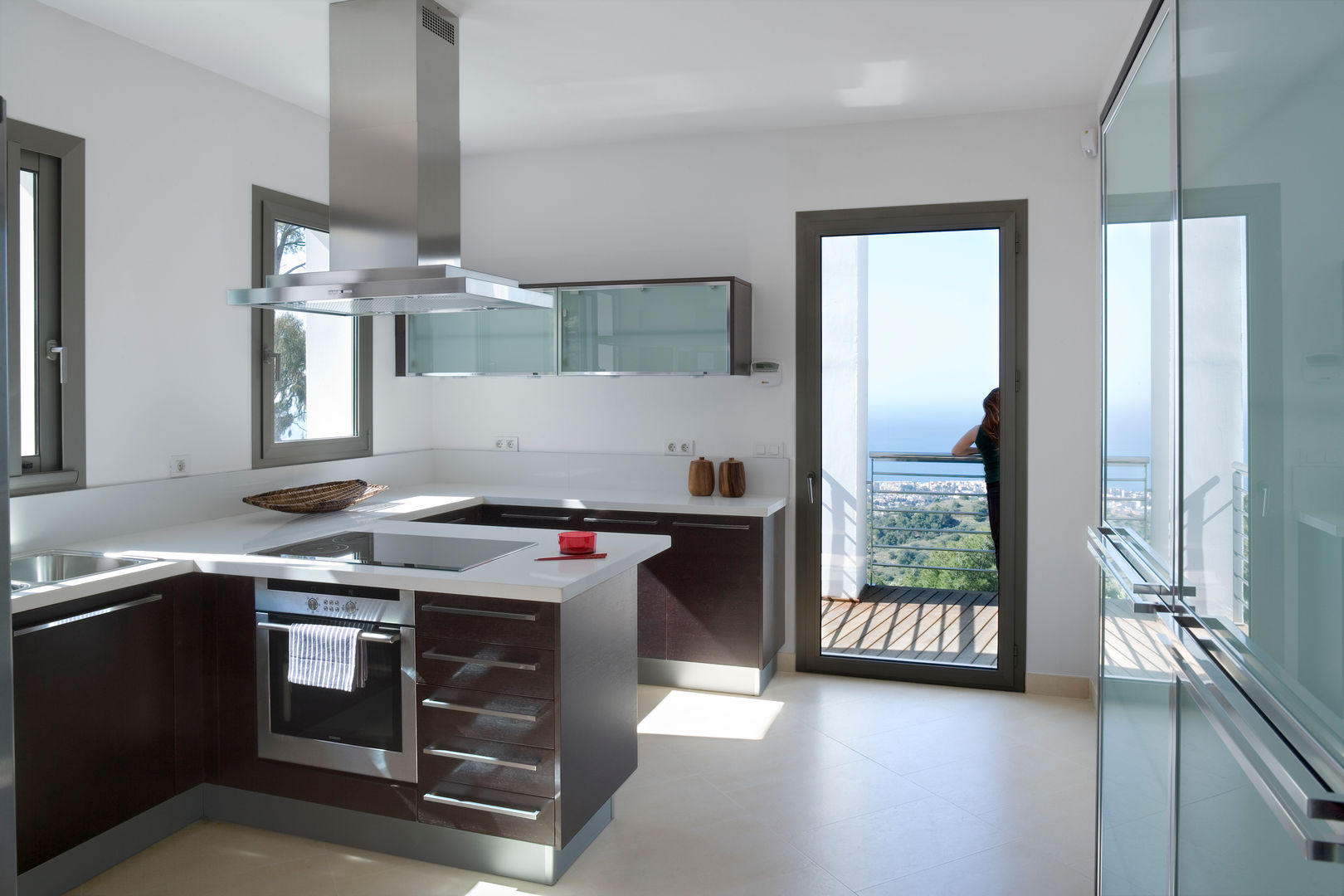 PINARES DE SAN ANTON, HABITANTE HABITANTE Minimalist kitchen