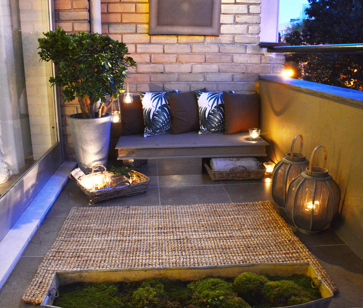 homify Ausgefallener Balkon, Veranda & Terrasse