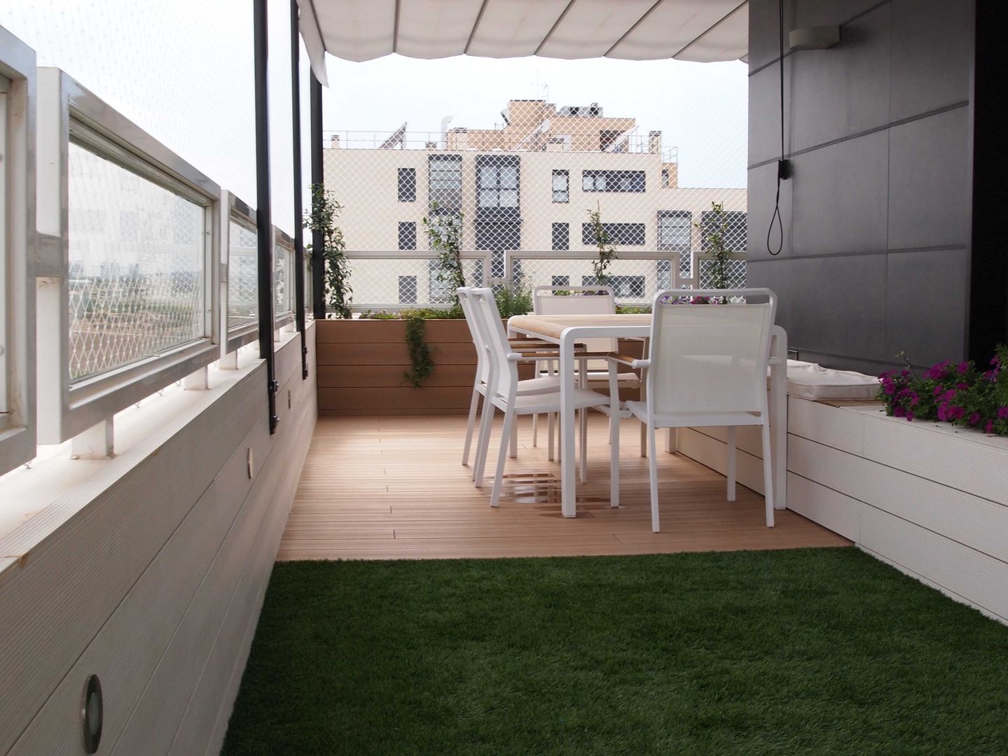 Reforma de terraza en valdebebas, Reformmia Reformmia Modern balcony, veranda & terrace