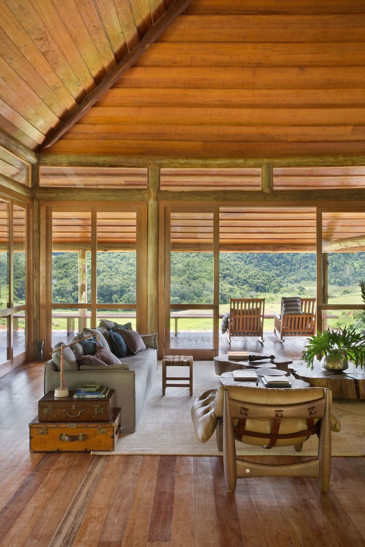 Fazenda Nascente, Gisele Taranto Arquitetura Gisele Taranto Arquitetura Country style living room