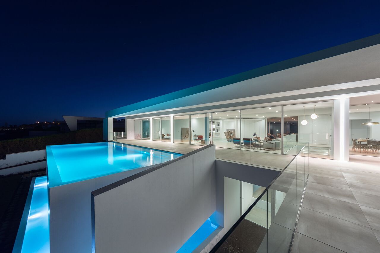 homify Piscinas de estilo moderno Mármol