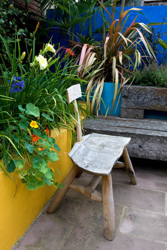 Handmade garden chair Earth Designs สวน gardenchair,furniture,woodenchair,raisedbeds,gardendesign,fridakahlo,mexican