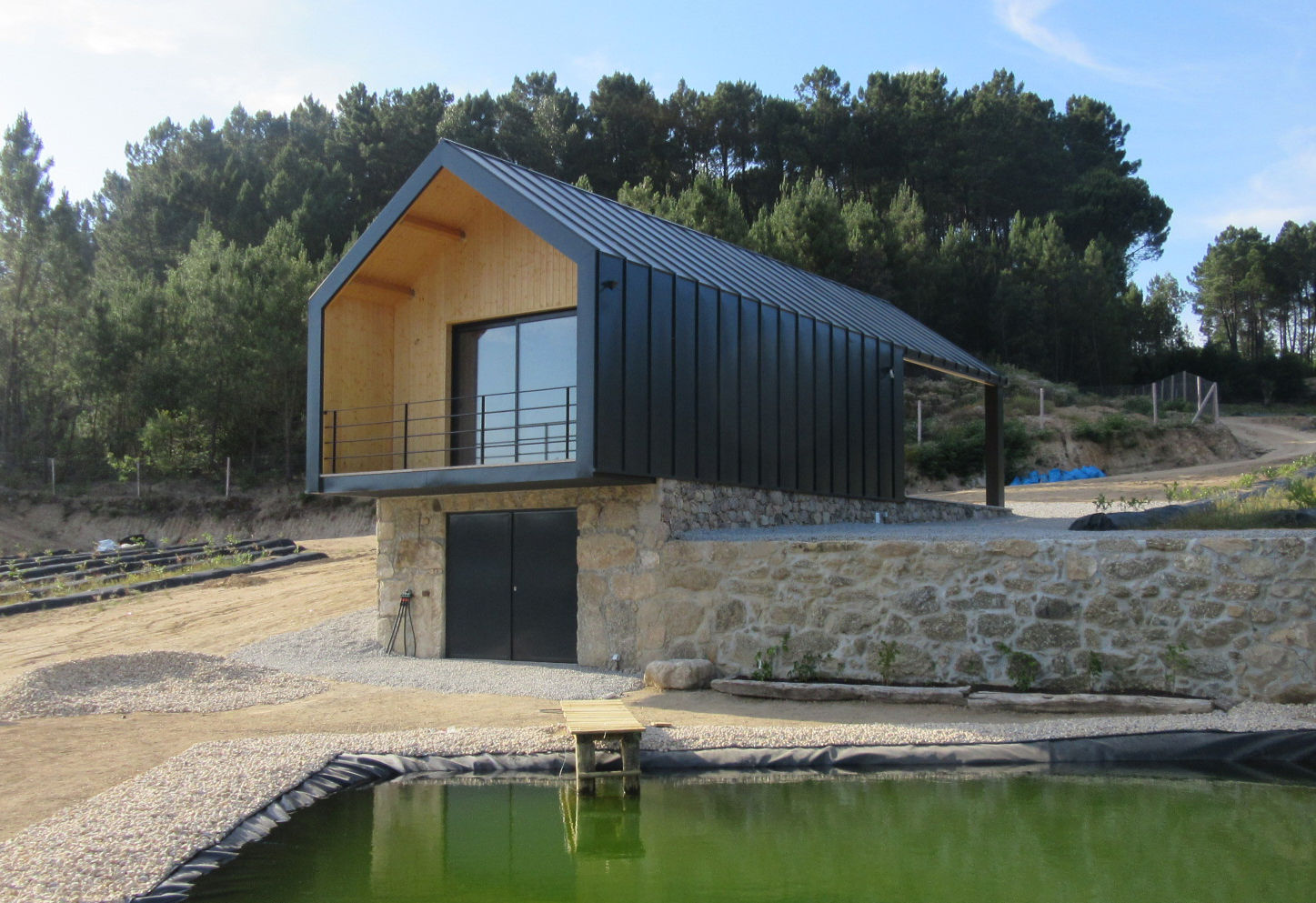 Apoio Agrícola - Penalva do Castelo, Pedro Palma Arquiteto Pedro Palma Arquiteto Garajes de estilo moderno Hierro/Acero