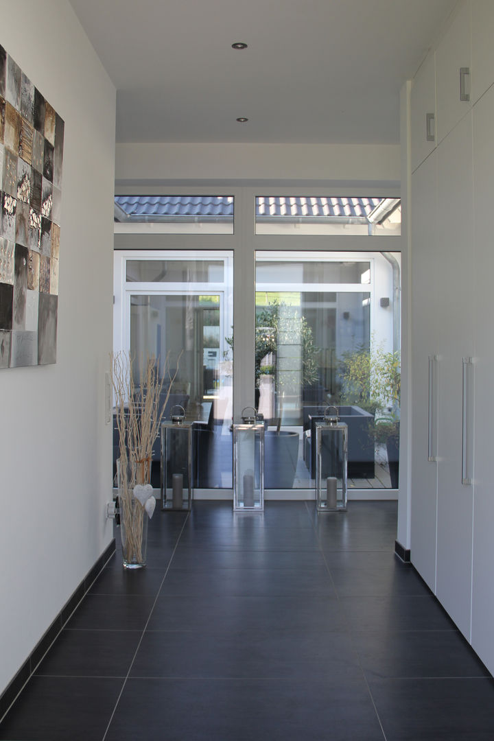 homify Modern Corridor, Hallway and Staircase