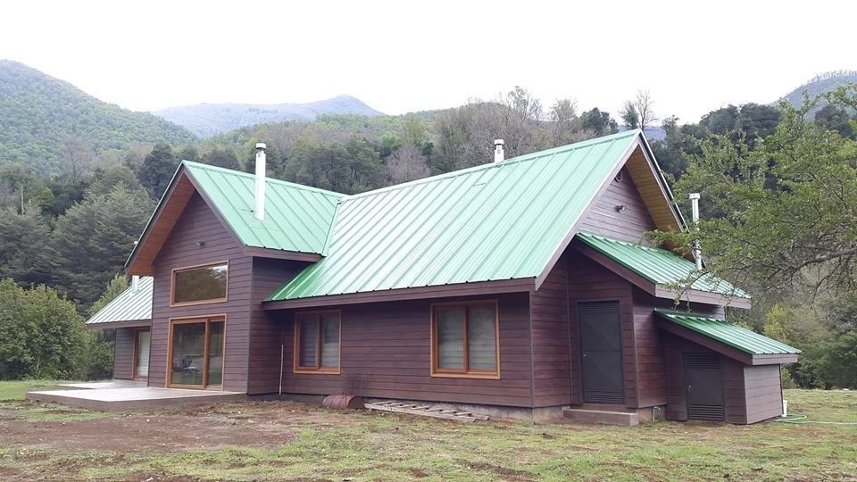 Refugio Rucue, San Cristobal hnos constructora San Cristobal hnos constructora Rustic style houses