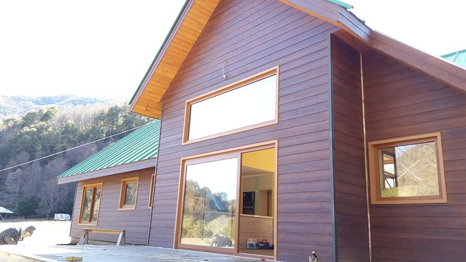 Refugio Rucue, San Cristobal hnos constructora San Cristobal hnos constructora Casas de estilo rural