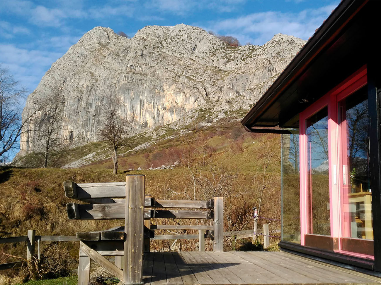 RUSTICASA | Cabañas Patagónicas | Outono, RUSTICASA RUSTICASA Espacios comerciales Madera maciza Multicolor Hoteles