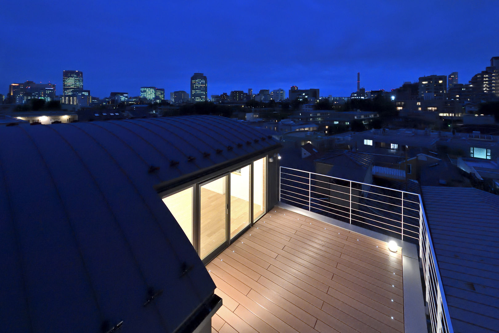 homify minimalist style balcony, porch & terrace Wood Wood effect