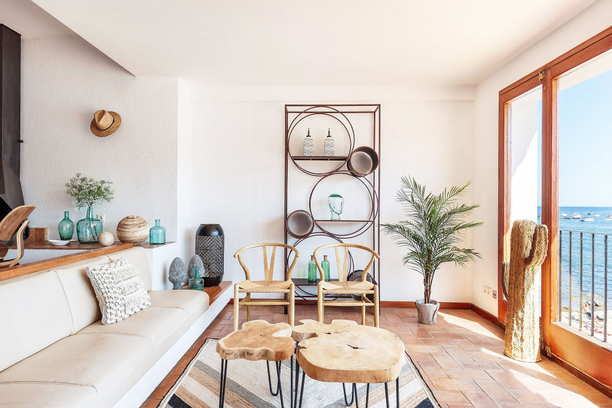 Living room Markham Stagers 지중해스타일 거실 mediterranean style,new rustic,modern rustic,rugs,jute,nest table,teak,coastal