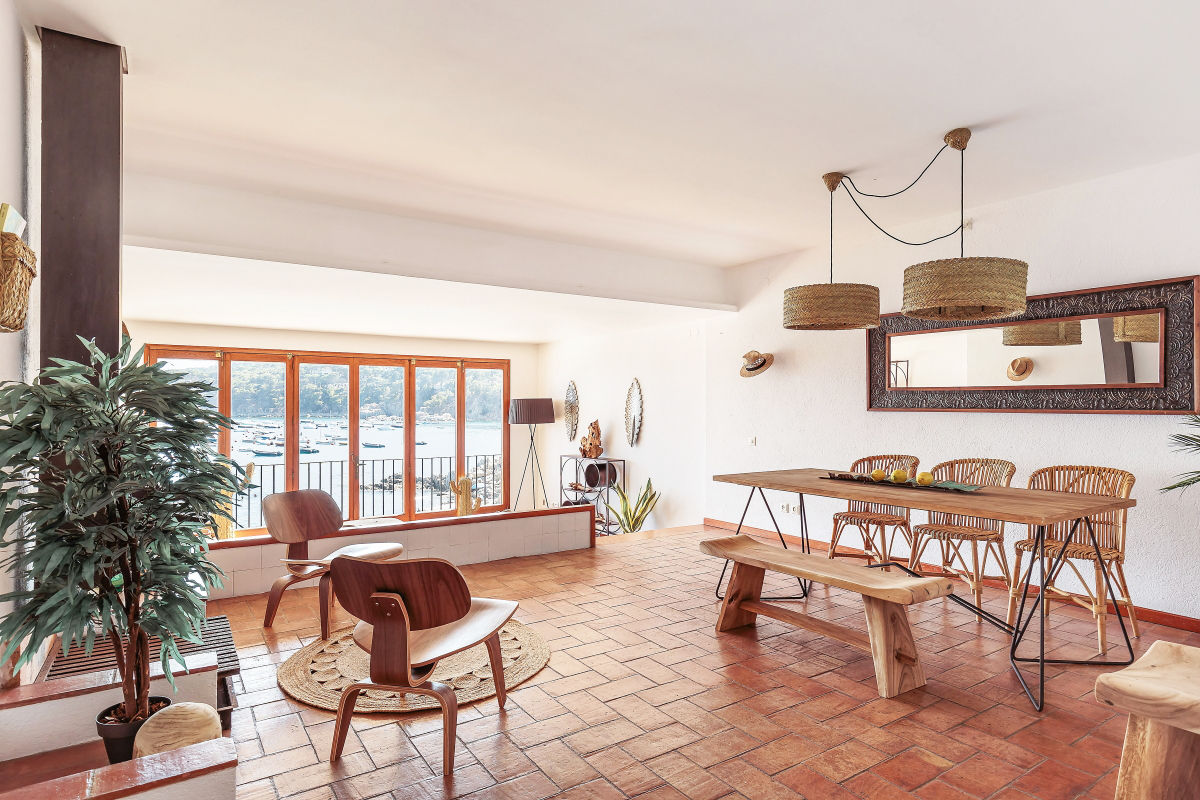 Dining room Markham Stagers Salle à manger méditerranéenne sea views,mediterranean style,modern rustic,new rustic,home staging,natural fibers,coastal