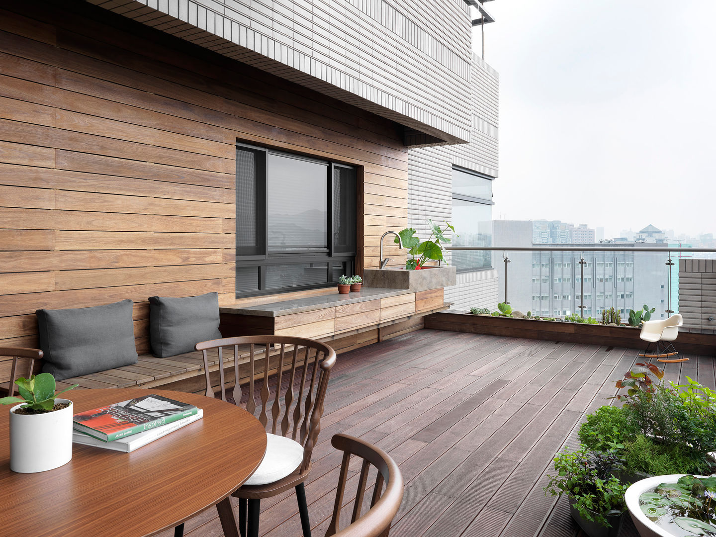 H之所在 禾築國際設計Herzu Interior Design Modern balcony, veranda & terrace