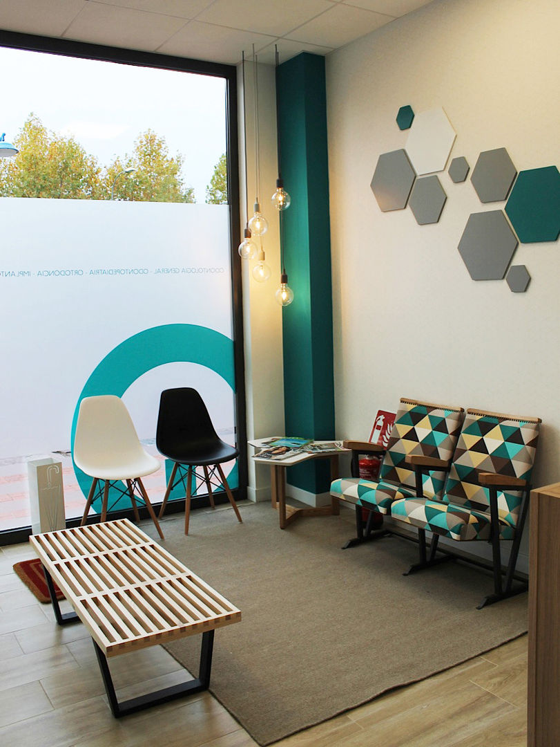 Una sala de espera diferente, Diseño Interior Bruto Diseño Interior Bruto Powierzchnie handlowe Kliniki