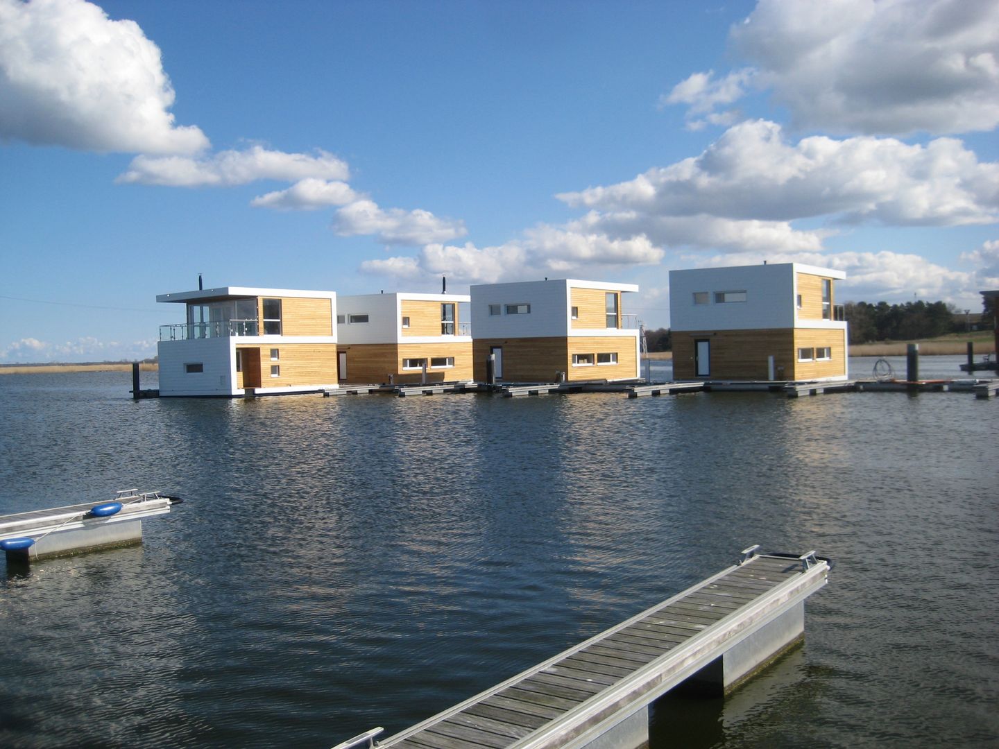 Floating Architecture, büro13 architekten büro13 architekten บ้านและที่อยู่อาศัย