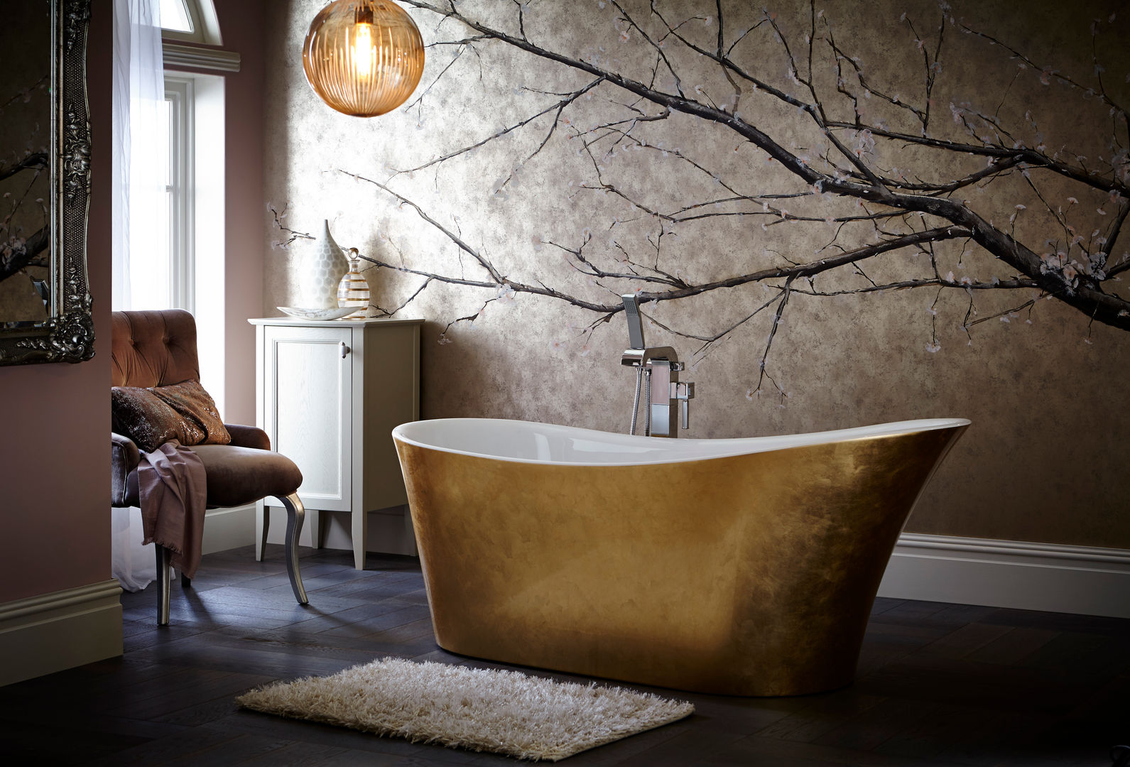 Holywell metallic effect acrylic bath Heritage Bathrooms Casas de banho clássicas Holywell,metallic effect bath