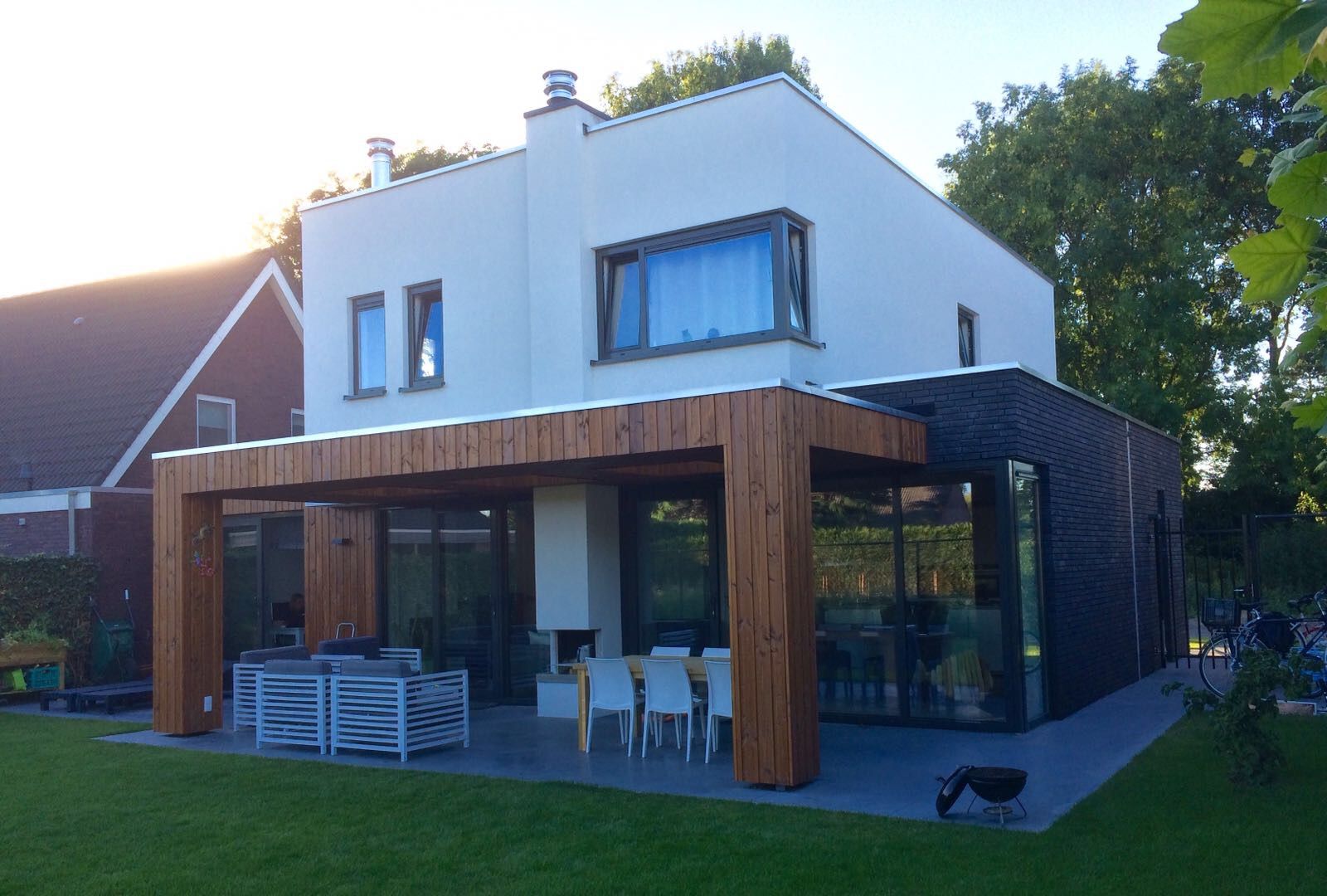 Wit gestucte Woning Prinsenbeek, Nico Dekker Ontwerp & Bouwkunde Nico Dekker Ontwerp & Bouwkunde Modern Houses Glass