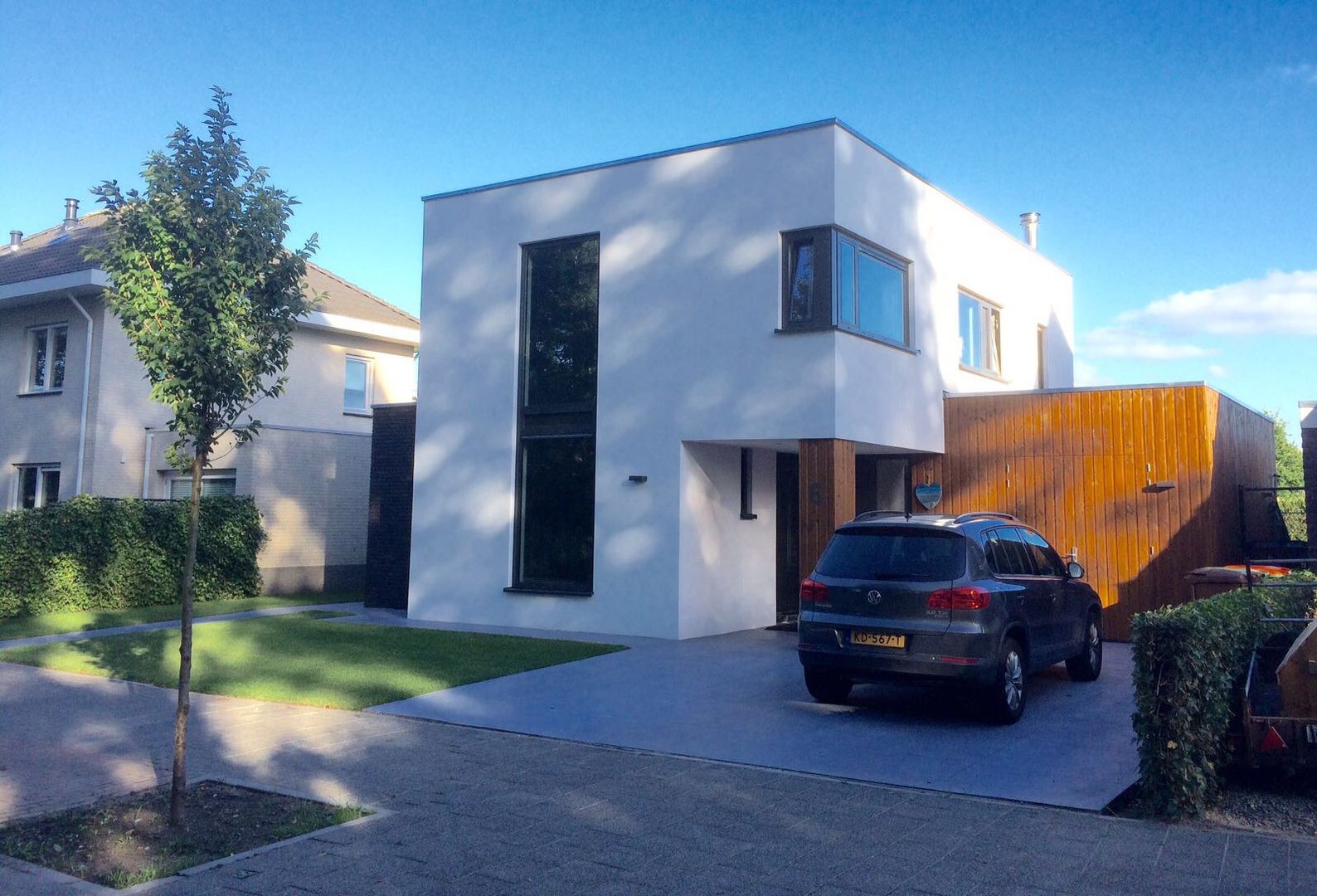 Wit gestucte Woning Prinsenbeek, Nico Dekker Ontwerp & Bouwkunde Nico Dekker Ontwerp & Bouwkunde Case moderne Legno Effetto legno