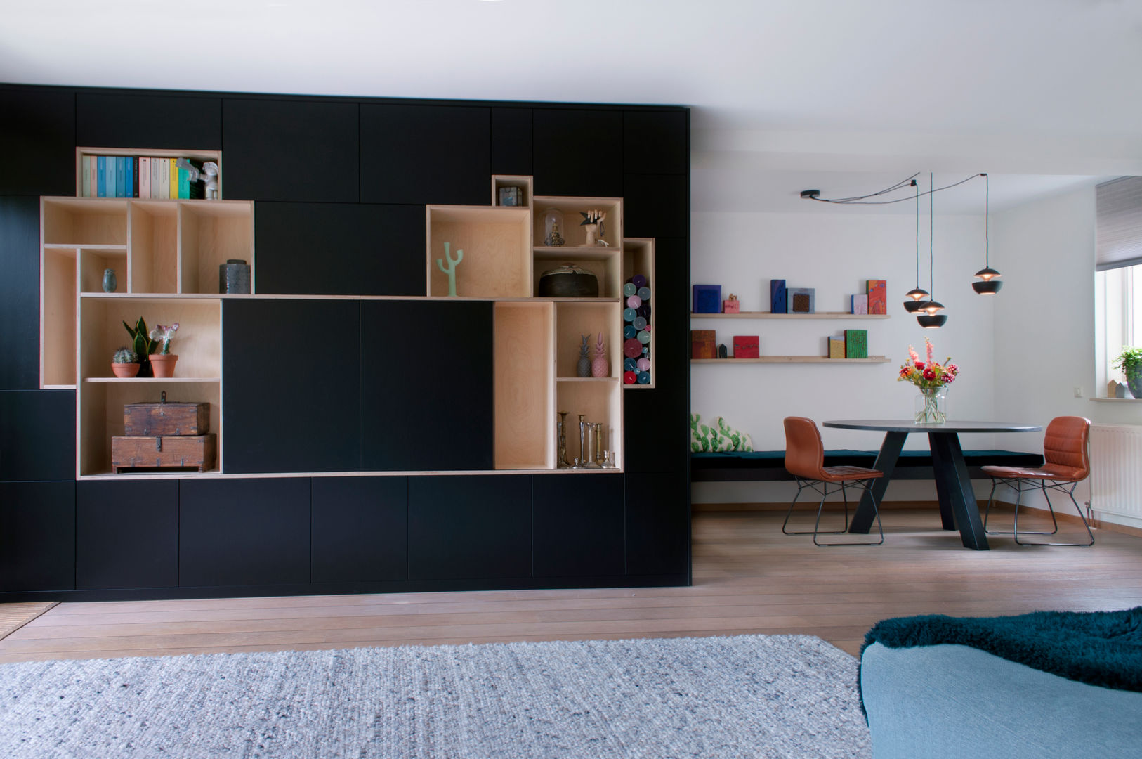 familyhouse in Utrecht, IJzersterk interieurontwerp IJzersterk interieurontwerp モダンデザインの リビング