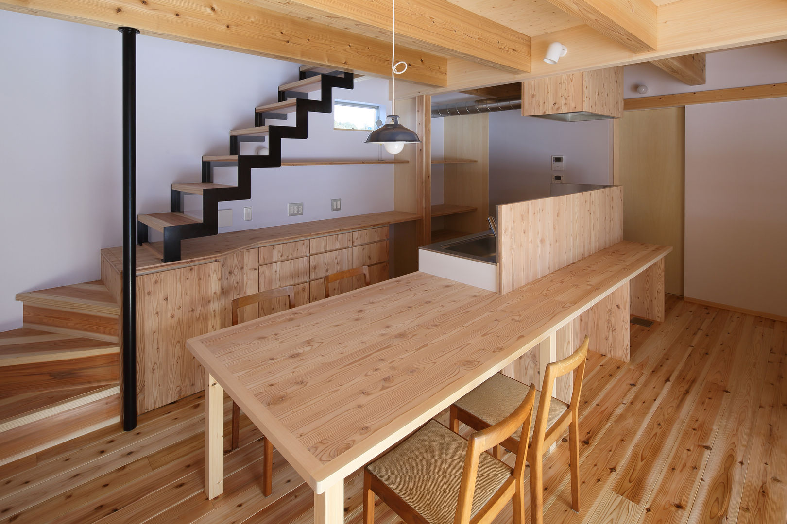 27坪のワクワクしながら暮らせる家, 芦田成人建築設計事務所 芦田成人建築設計事務所 餐廳 木頭 Wood effect