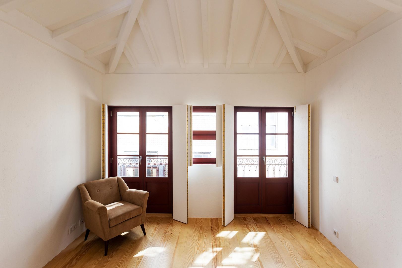 Caldeireiros Houses, Clínica de Arquitectura Clínica de Arquitectura Minimalist bedroom Wood Wood effect