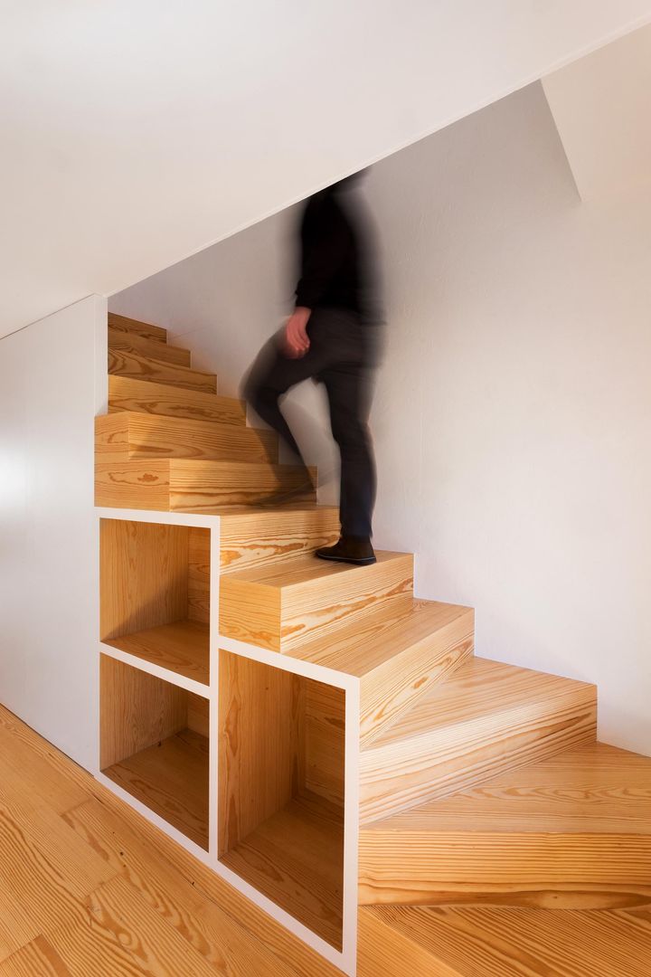Caldeireiros Houses, Clínica de Arquitectura Clínica de Arquitectura Minimalist corridor, hallway & stairs Wood Wood effect
