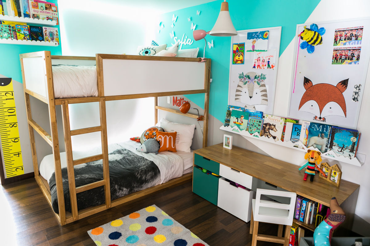 Cuarto de Sofia y Matias, Little One Little One モダンデザインの 子供部屋